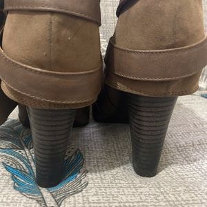 New used Fergalicious boots